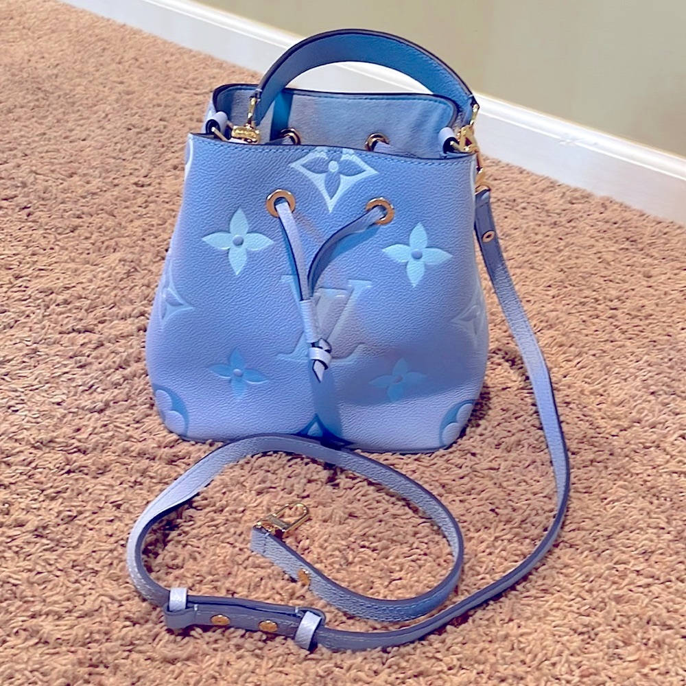 Louis Vuitton Neo Noe bucket By The Pool. Mint condition. Comes w dust bag